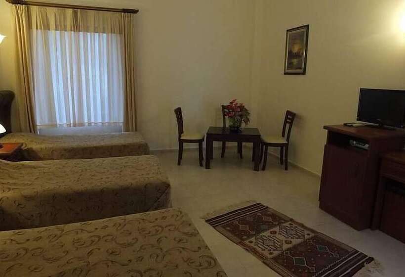 اتاق استاندارد سه نفره, Bacahan