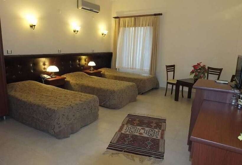 اتاق استاندارد سه نفره, Bacahan