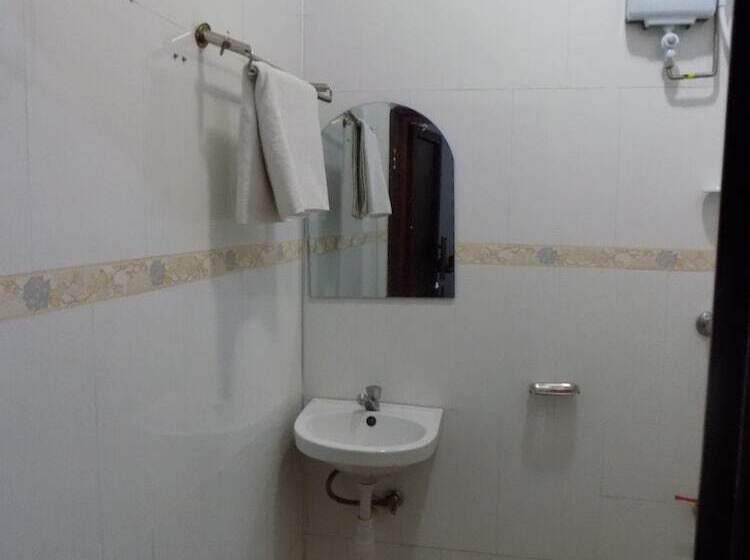 اتاق یک تخته با چشمانداز باغ, Kilimanjaro Base