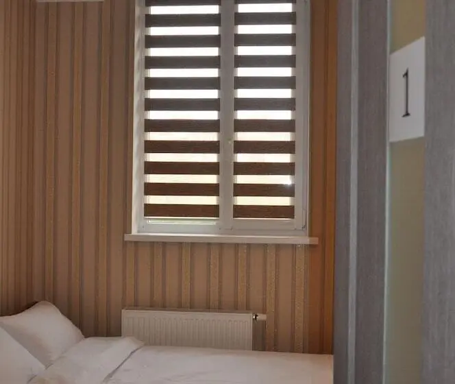 اتاق استاندارد, The Apartments