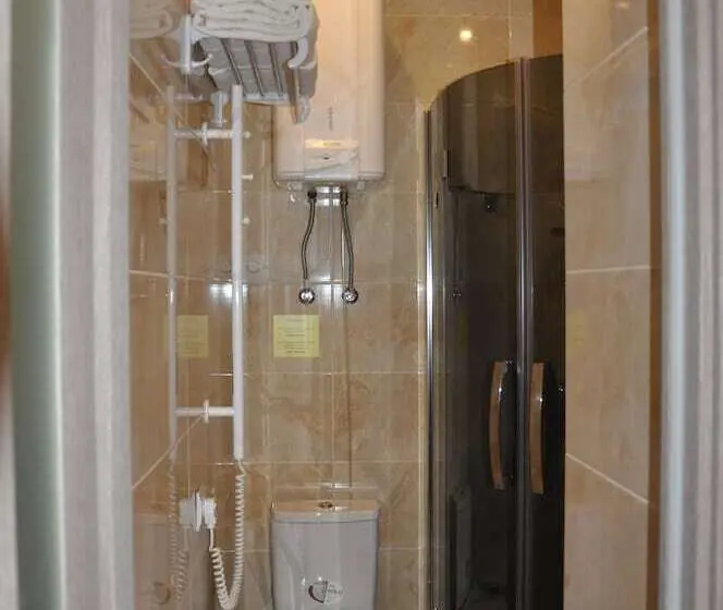 اتاق استاندارد یک نفره, The Apartments