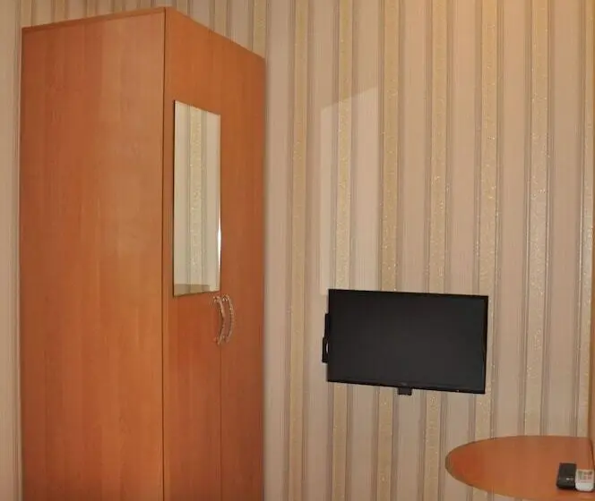 اتاق استاندارد یک نفره, The Apartments