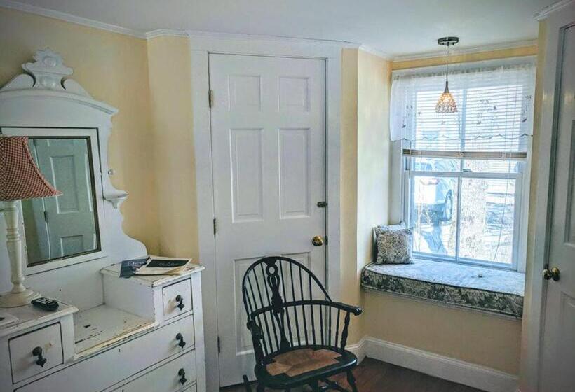 スタンダードルーム, Elms Of Camden