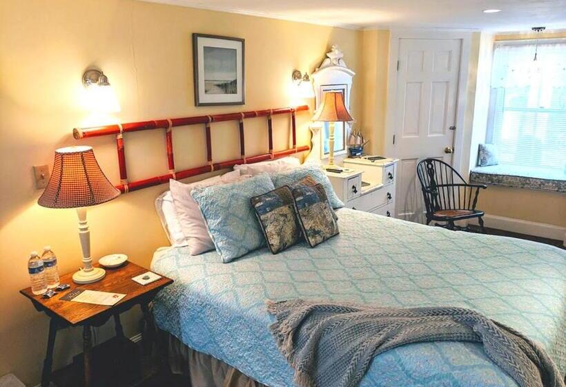 スタンダードルーム, Elms Of Camden