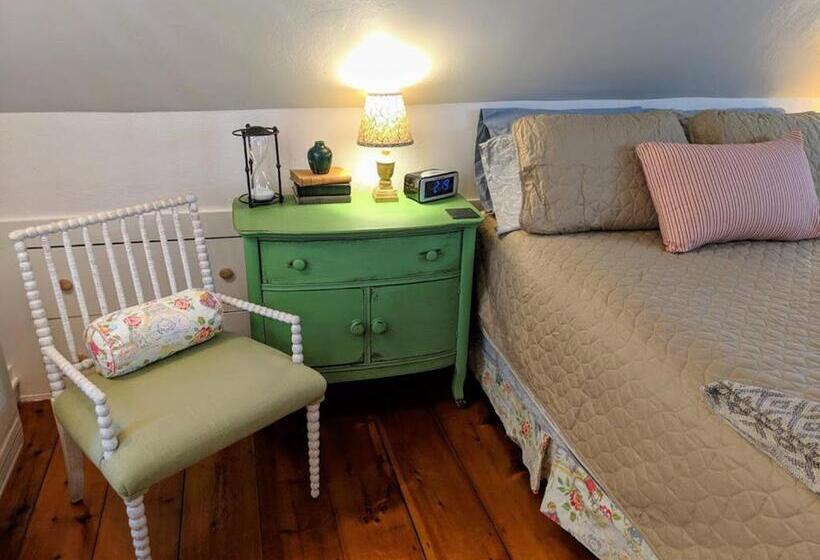 スタンダードルーム, Elms Of Camden