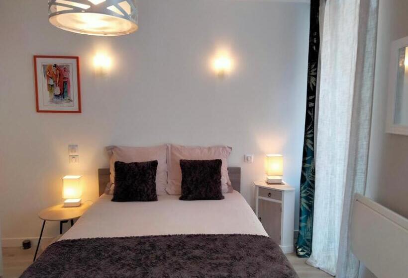 غرفة قياسية, Les Chambres Hautes D'anastasia