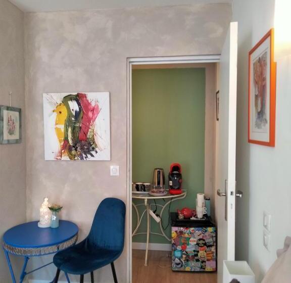 غرفة قياسية, Les Chambres Hautes D'anastasia