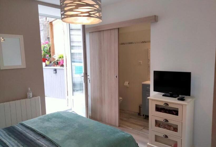 غرفة قياسية, Les Chambres Hautes D'anastasia