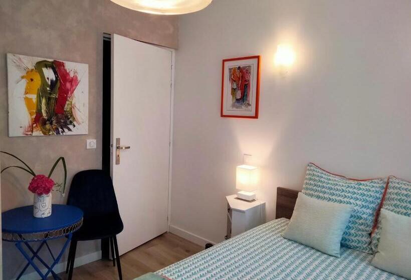 غرفة قياسية, Les Chambres Hautes D'anastasia