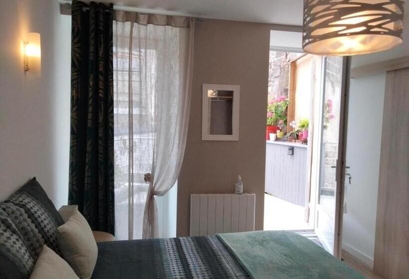 غرفة قياسية, Les Chambres Hautes D'anastasia