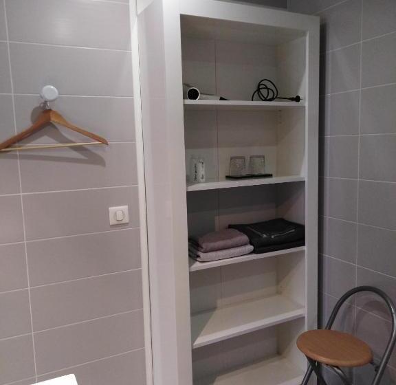 شقة غرفة واحدة, Les Chambres Hautes D'anastasia