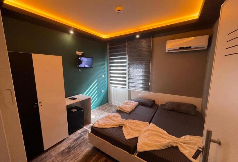 اتاق اکونومی, Yakamoz Pansiyon