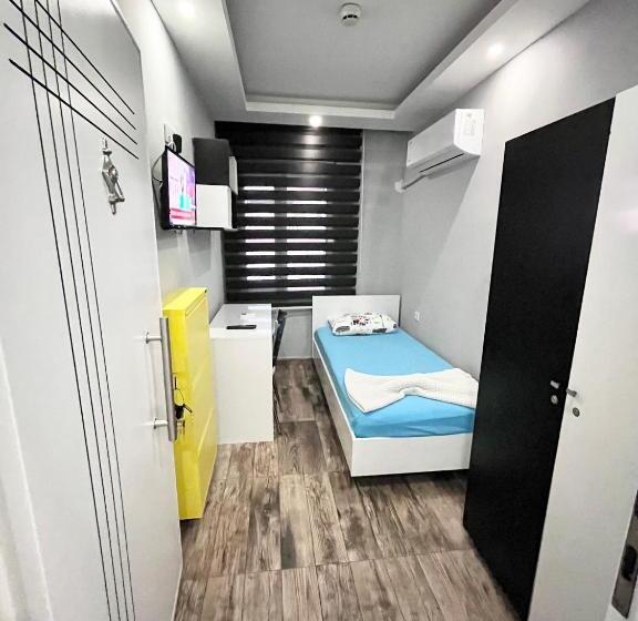 اتاق اکونومی, Yakamoz Pansiyon