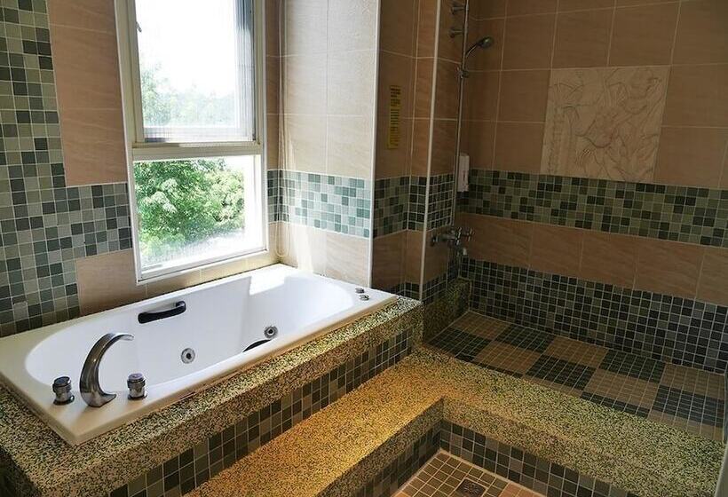 اتاق استاندارد چهار تخته, Cherng Yuan