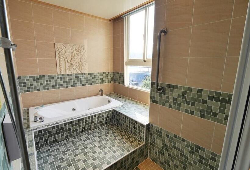 اتاق استاندارد چهار تخته, Cherng Yuan