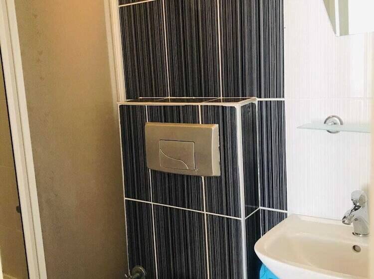 חדר סטנדרט לשלושה, Boss Ii