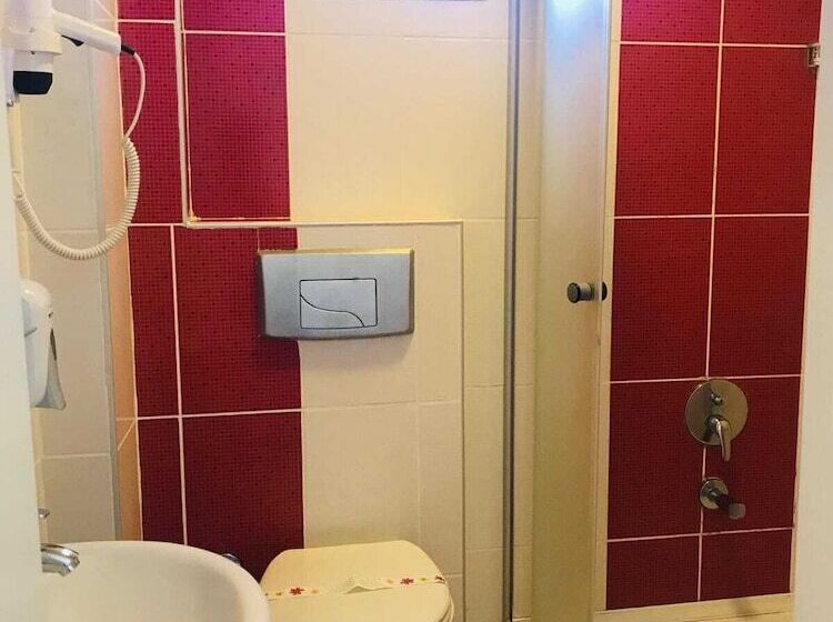 חדר סטנדרט לשלושה, Boss Ii