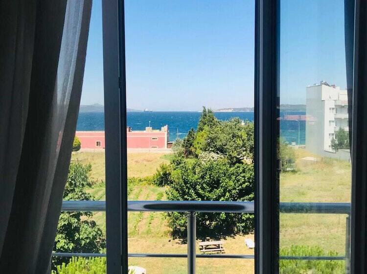 חדר סטנדרט לשלושה, Boss Ii