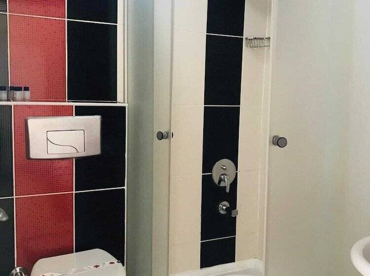 חדר סטנדרטי לחמישה אנשים, Boss Ii