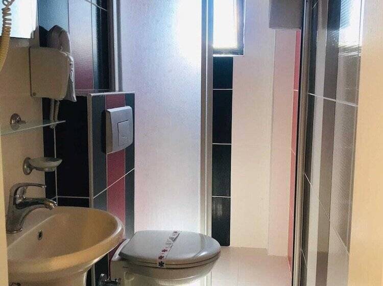 חדר משפחתי, Boss Ii