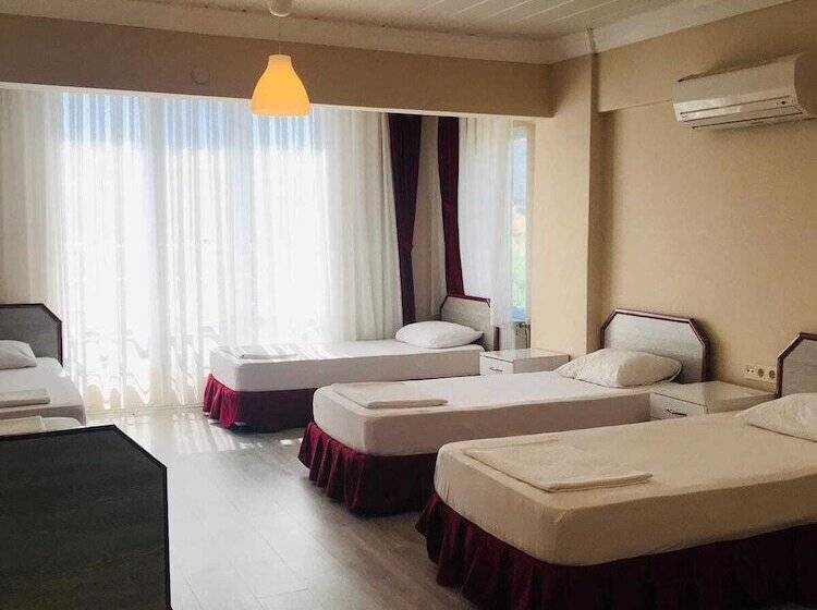 חדר סטנדרטי לחמישה אנשים, Boss Ii