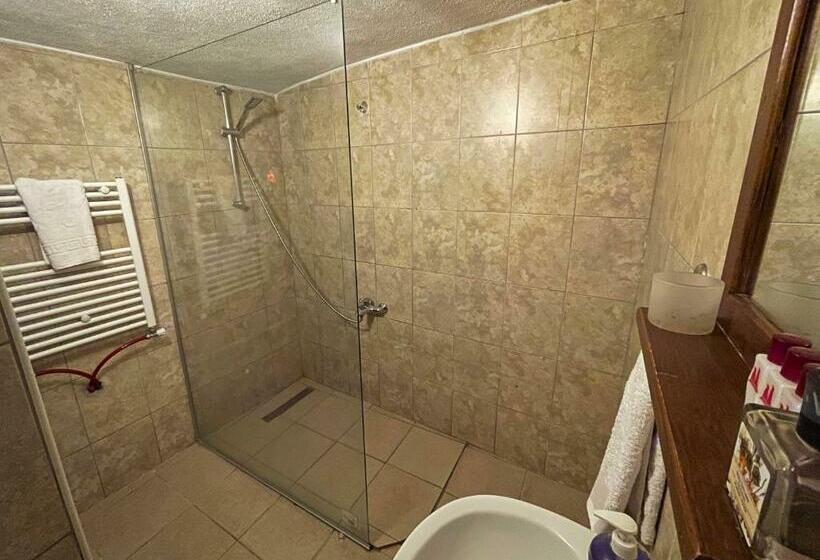 标准间, Karadut Cave