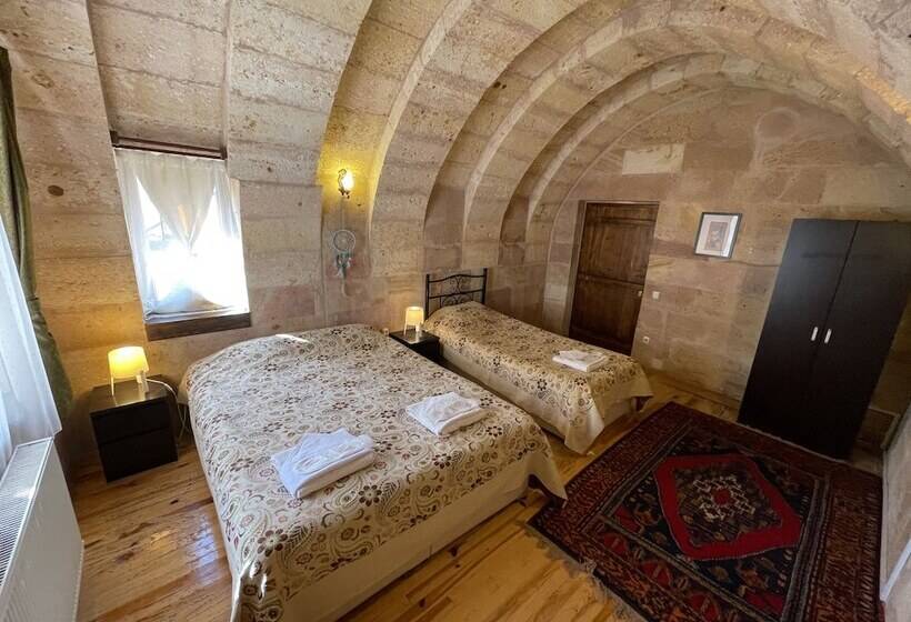 标准间, Karadut Cave