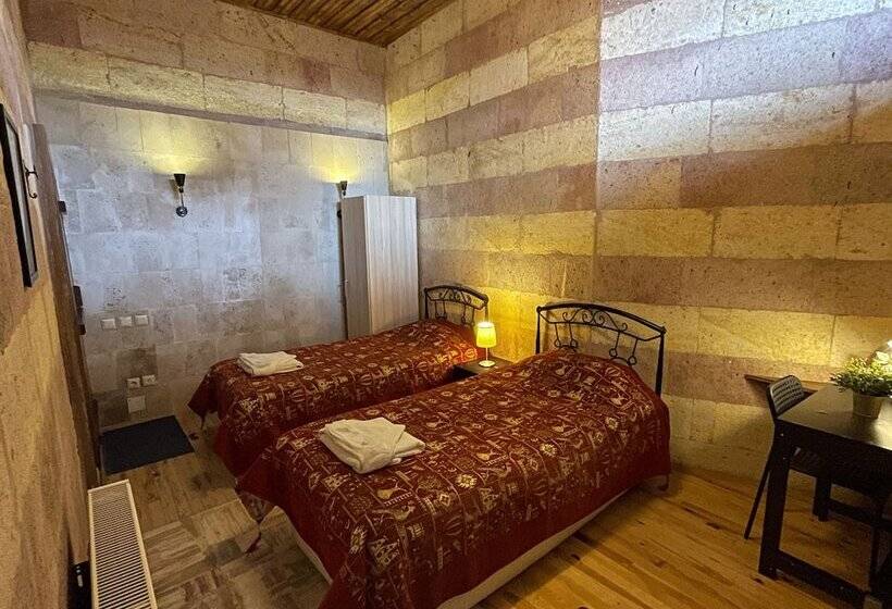 标准间, Karadut Cave