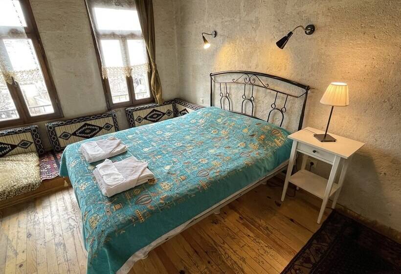 标准间, Karadut Cave