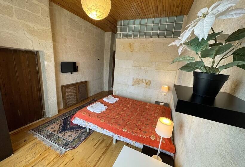 标准单人间, Karadut Cave