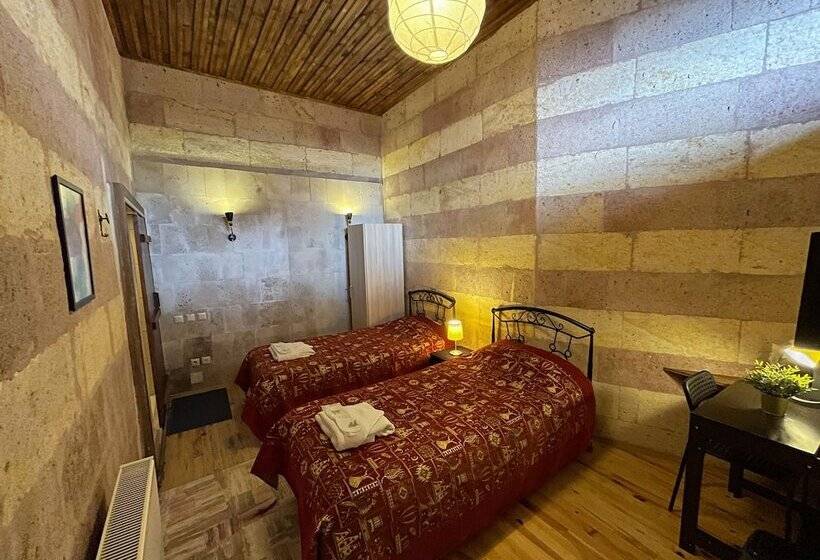 经济房, Karadut Cave