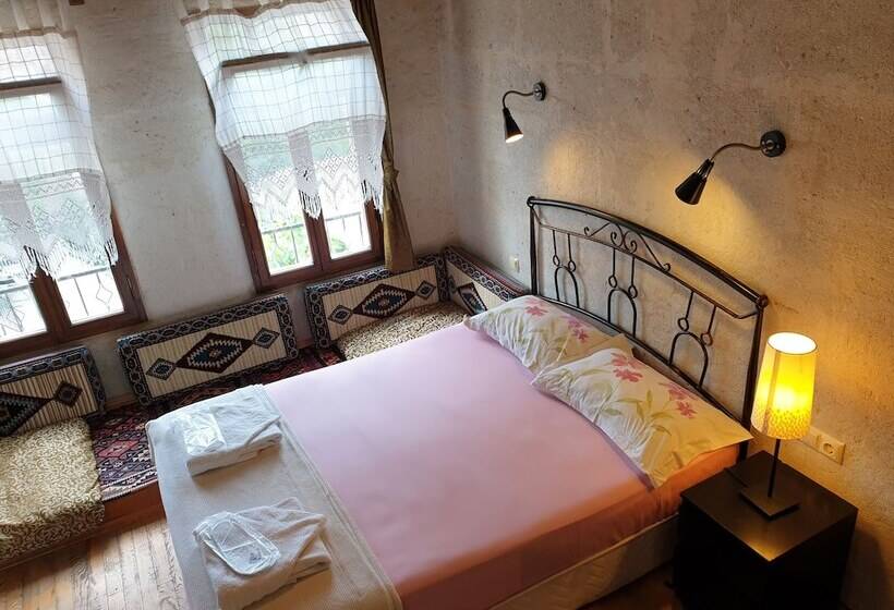 标准间, Karadut Cave