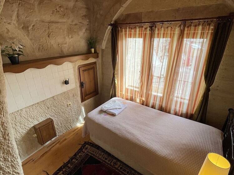 标准间, Karadut Cave