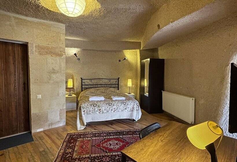 标准间, Karadut Cave