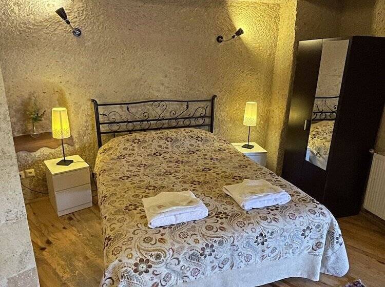 标准间, Karadut Cave