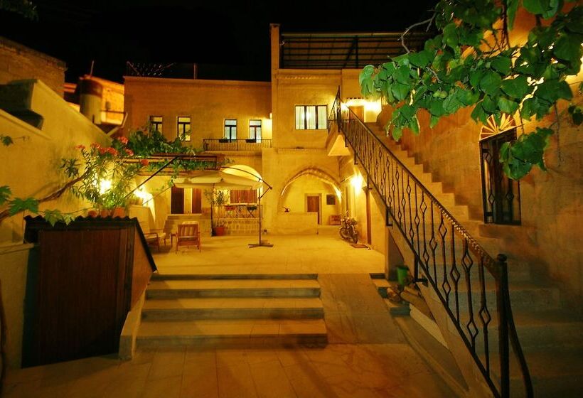 标准三人间, Karadut Cave