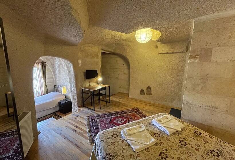 标准三人间, Karadut Cave