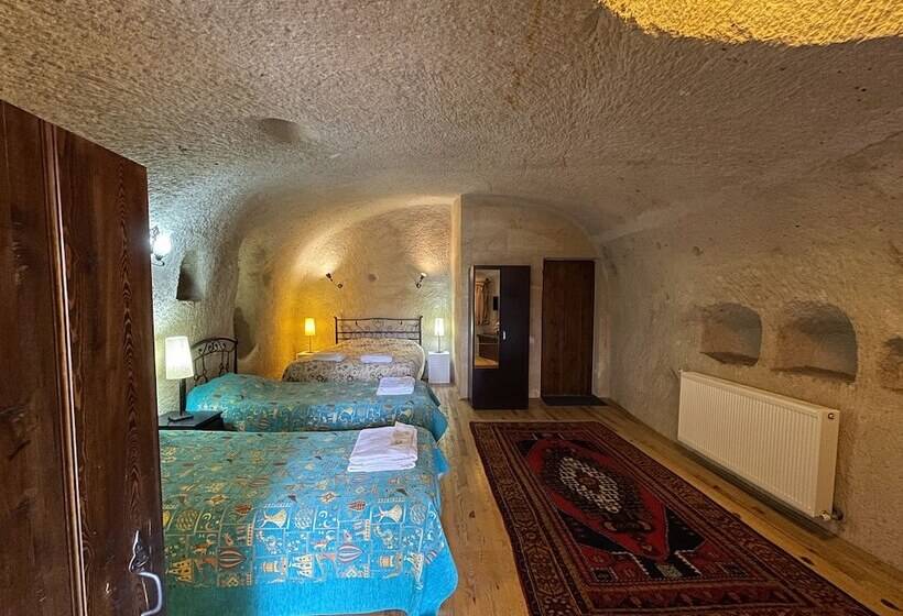 اتاق استاندارد سه نفره, Karadut Cave