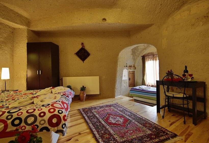 标准三人间, Karadut Cave