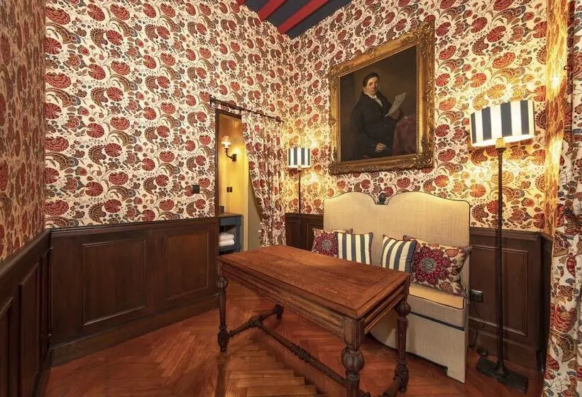 سوییت, La Maison Des Vieux Logis