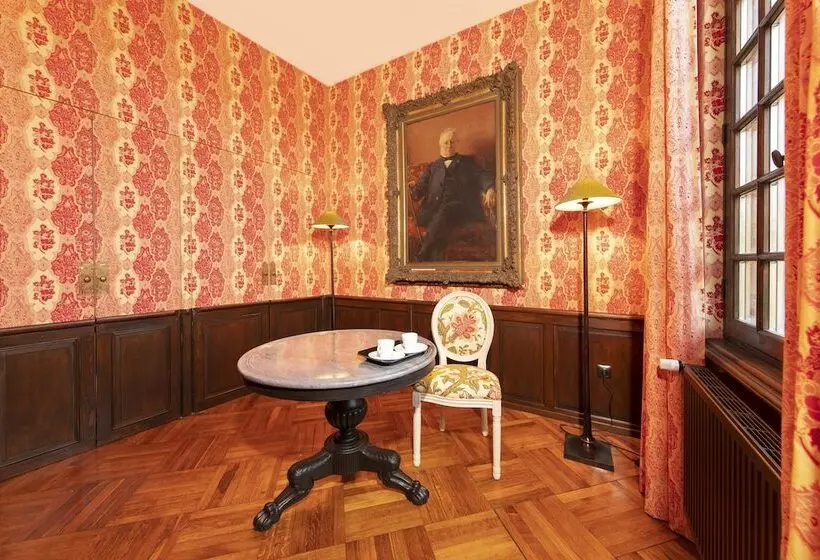 سوییت, La Maison Des Vieux Logis