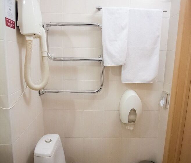 اتاق استاندارد یک نفره, Azimut Hotel Siberia
