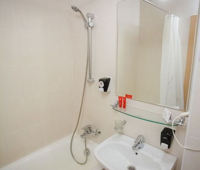 اتاق استاندارد یک نفره, Azimut Hotel Siberia