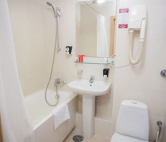 اتاق استاندارد یک نفره, Azimut Hotel Siberia