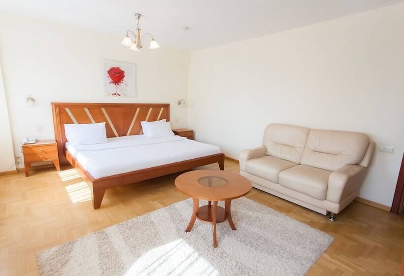 سوییت جونیور, Azimut Hotel Siberia