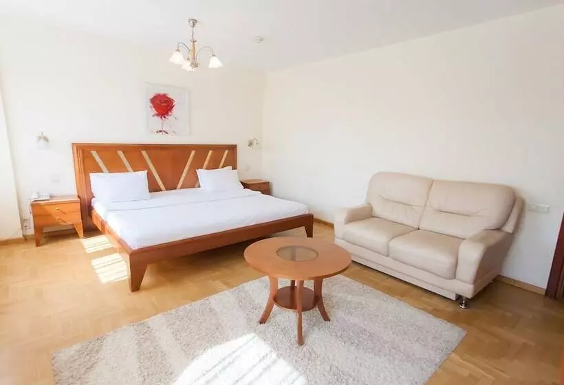 سوییت جونیور, Azimut Hotel Siberia