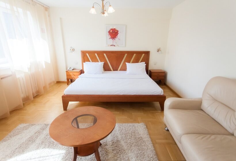 سوییت جونیور, Azimut Hotel Siberia