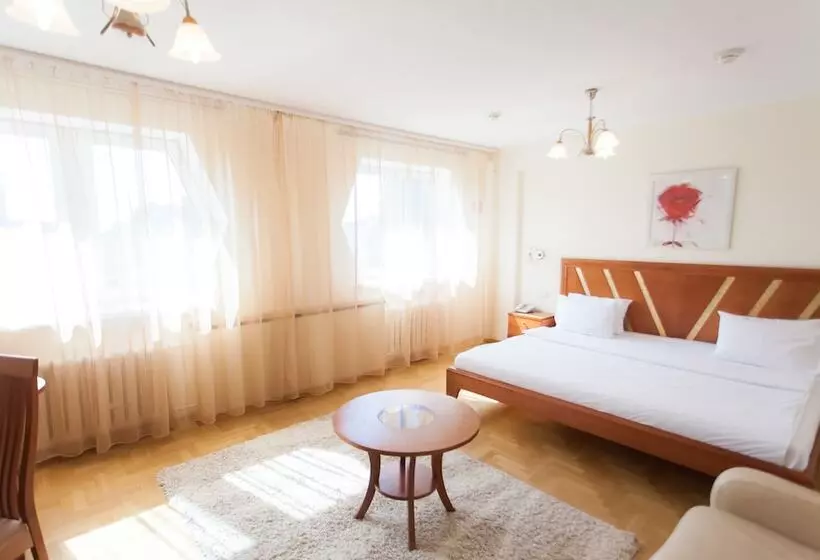 سوییت جونیور, Azimut Hotel Siberia