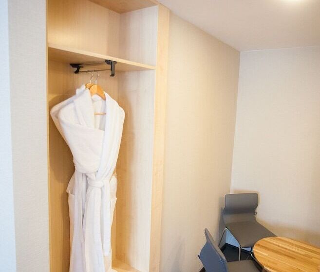 سوییت جونیور, Azimut Hotel Siberia