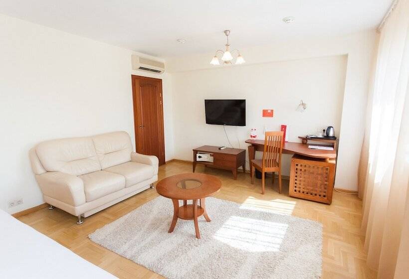 سوییت جونیور, Azimut Hotel Siberia